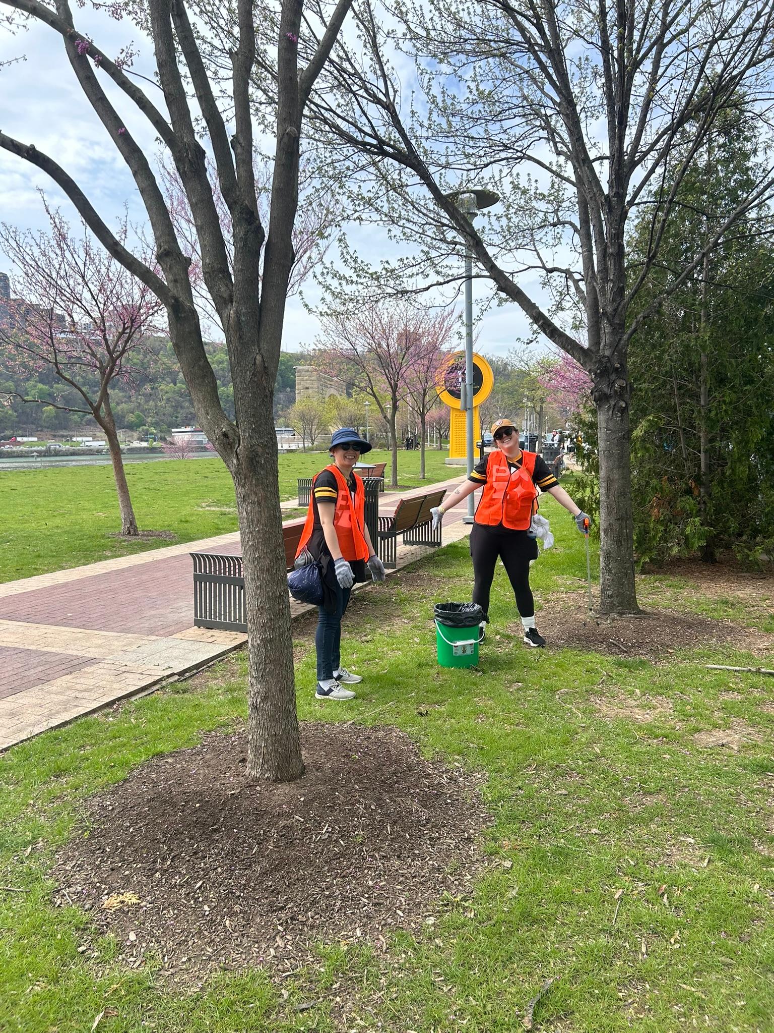 PMI Pittsburgh Volunteers redding up the north shore.